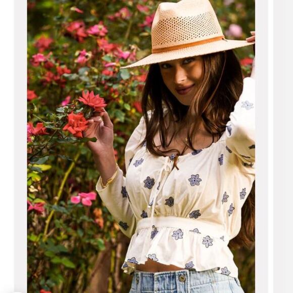 NEW Ciao Lucia Bellissa Top Embroidered Sz S - Picture 1 of 8